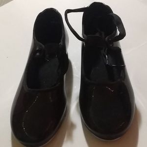 Theatricals size 2 tap shoes